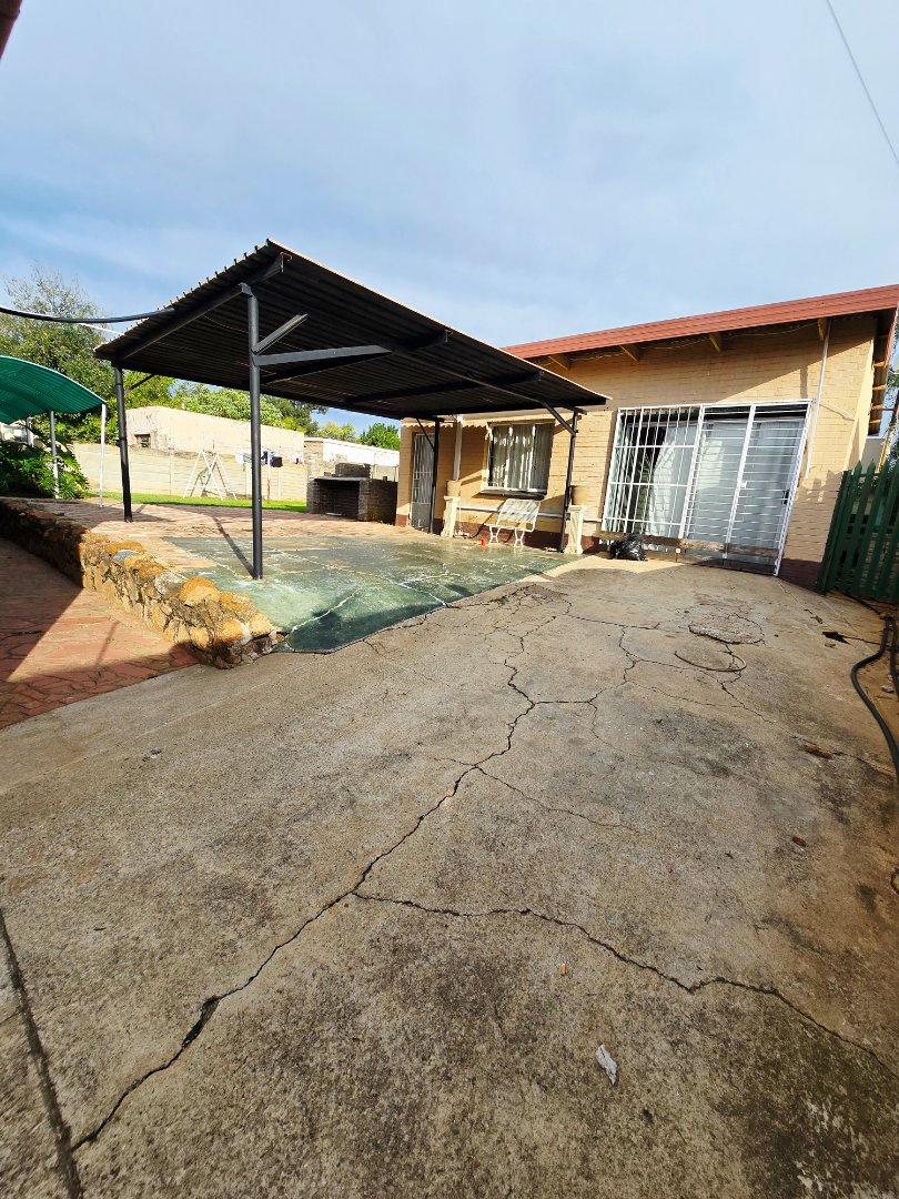 5 Bedroom Property for Sale in Elandia North West